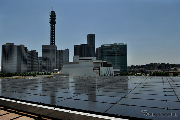 日産グローバル本社に設置された太陽電池パネル