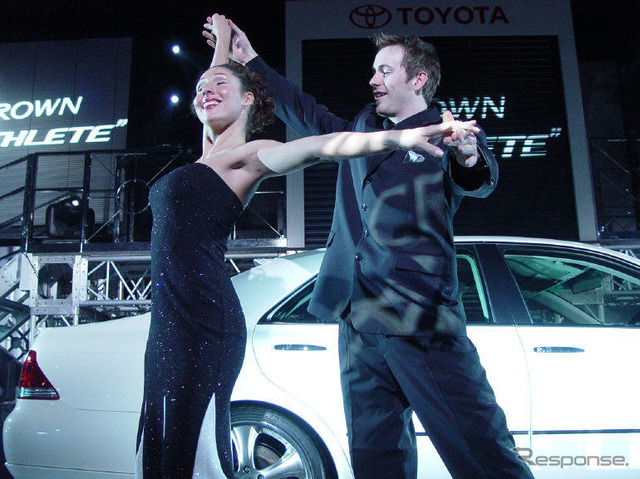 【東京オートサロン'04続報】トヨタ、ハリウッド仕込みの過激ショー