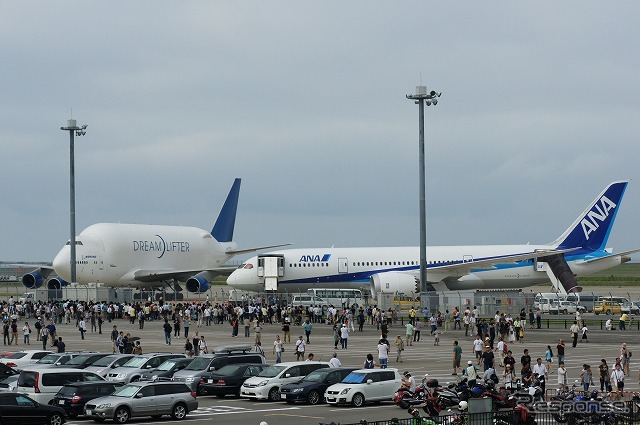 ボーイング747 ドリームリフターはアメリカ・シアトルと、中部国際空港でしか目の当たりにできないレアな機体。日本で製造された787の胴体や主翼を搬送している。