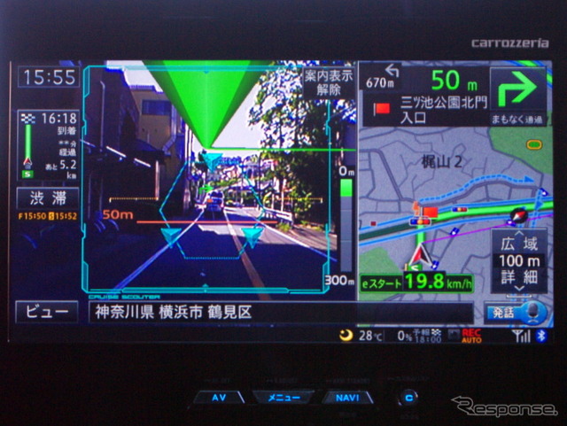 カロッツェリア サイバーナビ AVIC-VH09CS　ARスカウターモード。前車を認識すると「ロックオン」がアニメーションで表示される