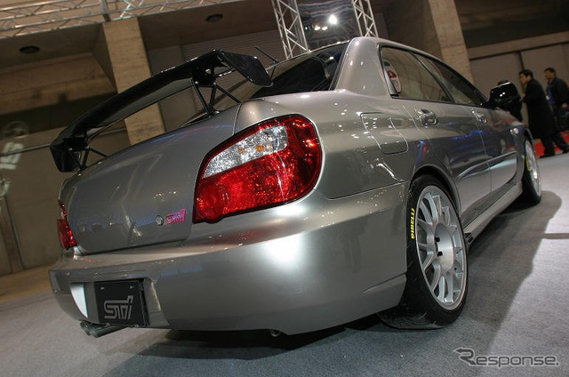 【東京オートサロン'04続報】インテリアの質感を磨いたSTI『インプレッサ』