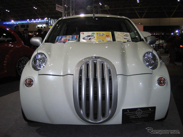【東京オートサロン'04速報】6輪のマーチ、トイボックス『アリゲーター』