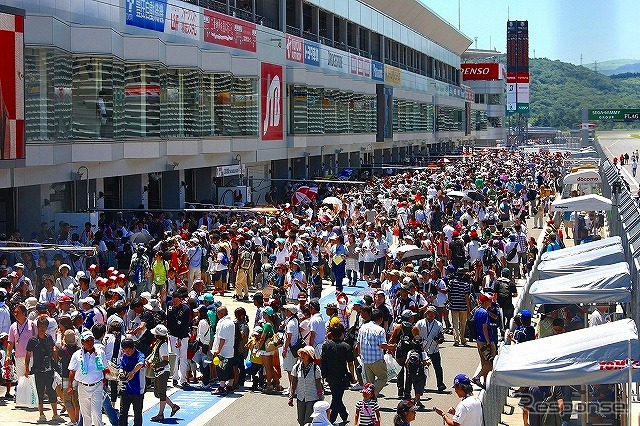 フォーミュラニッポン第3戦が開催された富士スピードウェイは、2万人を超える来場者で賑わった。