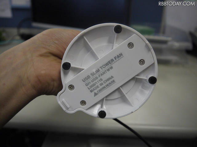 オフィスが暑い!USB接続のスリムタワー型扇風機を導入