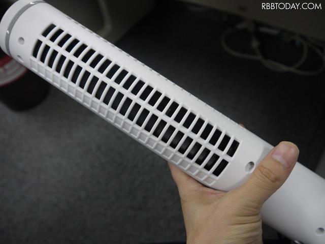 オフィスが暑い!USB接続のスリムタワー型扇風機を導入