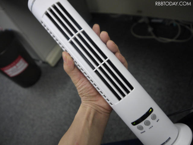 オフィスが暑い!USB接続のスリムタワー型扇風機を導入