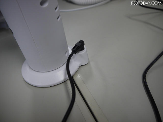 オフィスが暑い!USB接続のスリムタワー型扇風機を導入