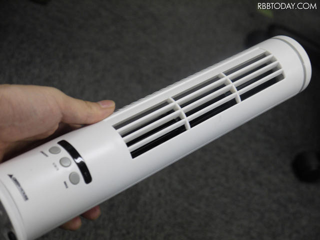 オフィスが暑い!USB接続のスリムタワー型扇風機を導入