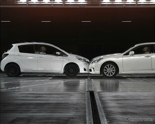 2011 トヨタ安全技術取材会。衝突実験高速写真