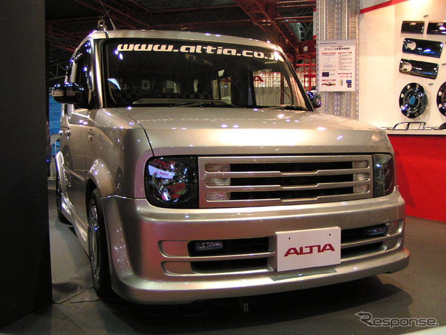 【東京オートサロン'04続報】パカパカストロボはいかが?