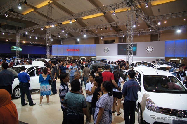ジャカルタモーターショー11、日産スタンド