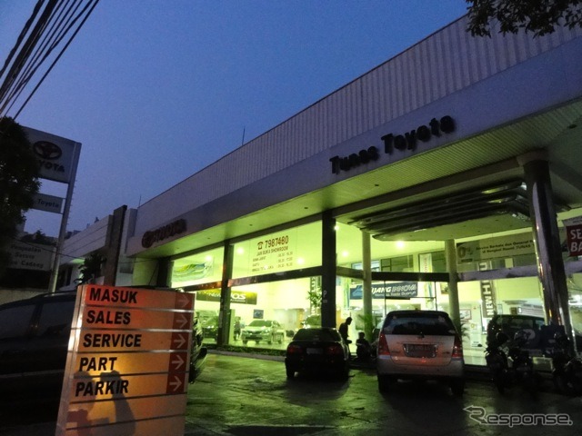 【インドネシア】「アバンザ は月収5万円からのマイカーです」トヨタディーラー