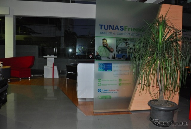 TUNAS DAIHATSU店舗のようす