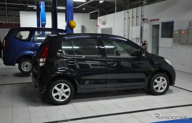 TUNAS DAIHATSU店舗裏にある整備工場のようす