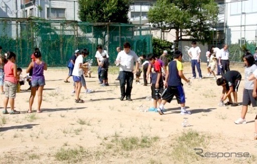 ソーラーカーを走らせている様子(2010年)