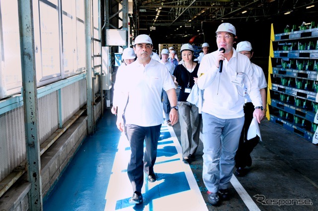 7月16日、本牧埠頭を視察したゴーンCEO