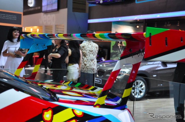 BMW アートカー Jeff Koonsデザイン(ジャカルタモーターショー11)