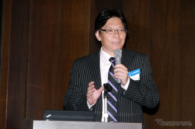 最初に登壇し、会社全体の事業概要について説明した代表取締役社長　藤沢秀幸氏