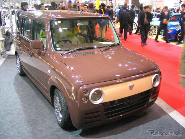 【東京オートサロン'04続報】ピリリとしたニンジンはいかが?