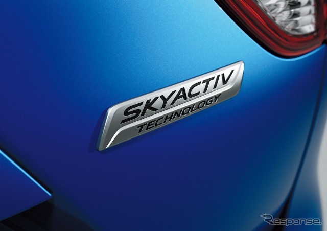 マツダCX-5、SKYACTIVロゴ