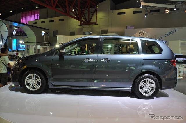 Mazda8(日本名:MPV。ジャカルタモーターショー11)