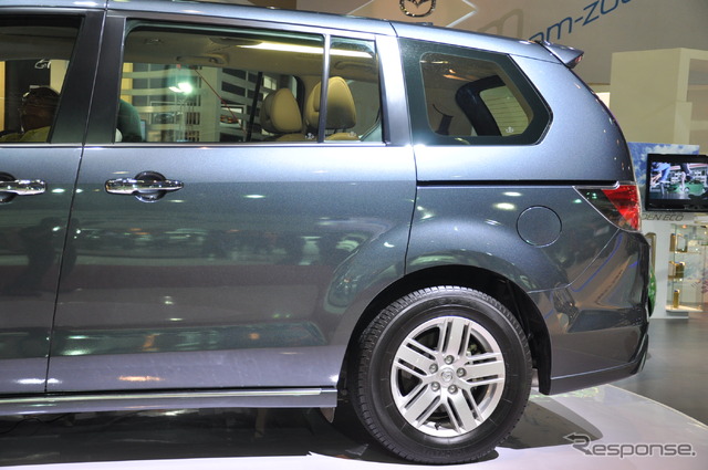 Mazda8(日本名:MPV。ジャカルタモーターショー11)
