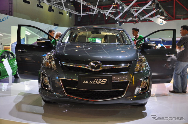 Mazda8(日本名:MPV。ジャカルタモーターショー11)