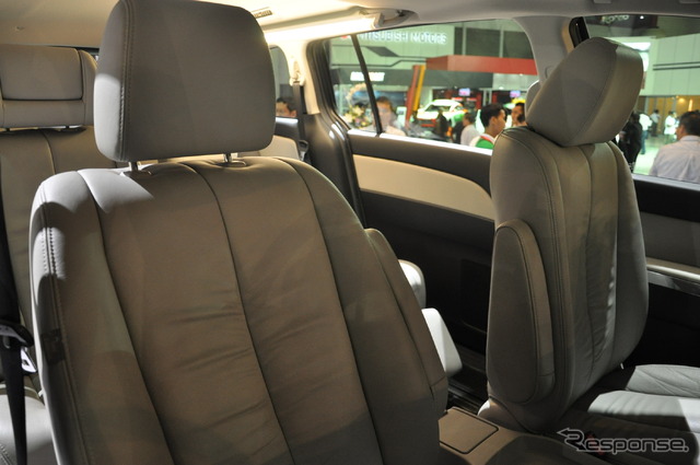 Mazda8(日本名:MPV。ジャカルタモーターショー11)