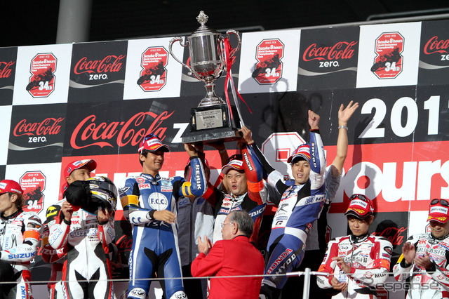 【鈴鹿8耐】写真蔵…上位3チームの走りと表彰台