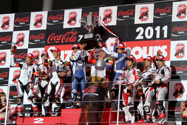 【鈴鹿8耐】写真蔵…上位3チームの走りと表彰台