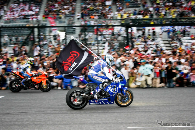 【鈴鹿8耐】写真蔵…上位3チームの走りと表彰台