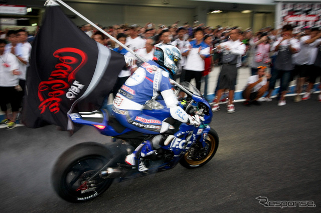 【鈴鹿8耐】写真蔵…上位3チームの走りと表彰台
