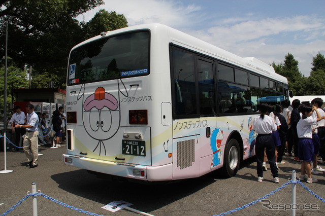川崎市 藤子・F・不二雄ミュージアム仕様シャトルバス