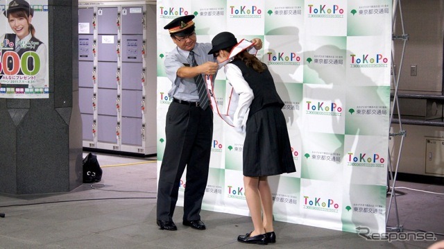 木下優樹菜(8月3日、都営大江戸線・国立競技場駅)