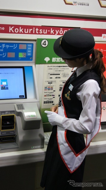 木下優樹菜(8月3日、都営大江戸線・国立競技場駅)