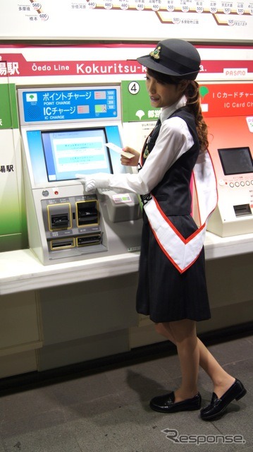 木下優樹菜(8月3日、都営大江戸線・国立競技場駅)