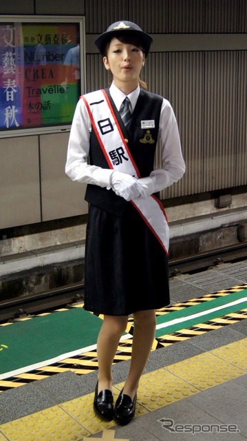 木下優樹菜(8月3日、都営大江戸線・国立競技場駅)