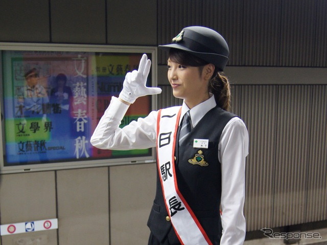 木下優樹菜(8月3日、都営大江戸線・国立競技場駅)