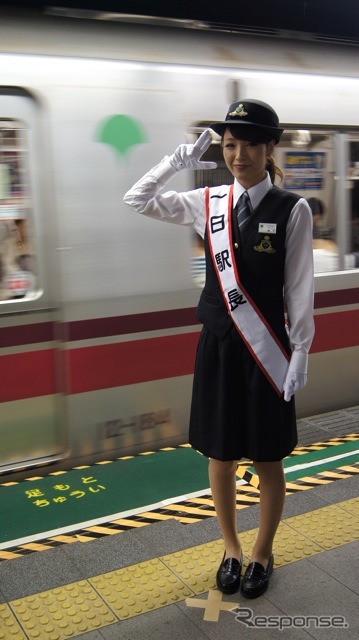 木下優樹菜(8月3日、都営大江戸線・国立競技場駅)