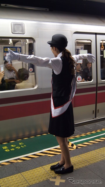 木下優樹菜(8月3日、都営大江戸線・国立競技場駅)