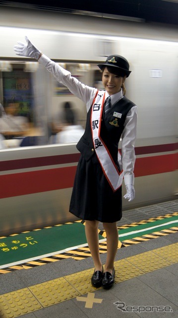 木下優樹菜(8月3日、都営大江戸線・国立競技場駅)