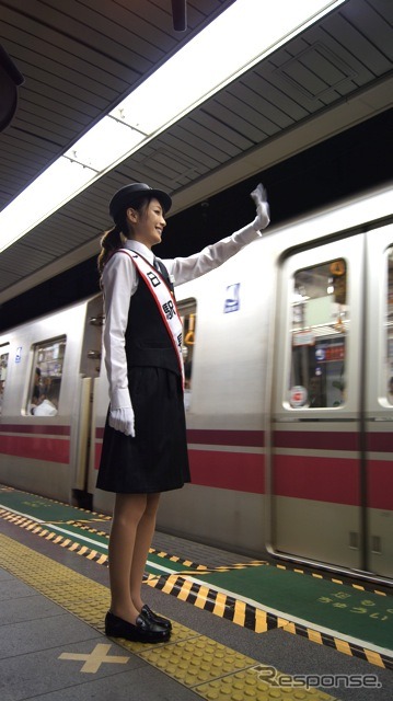 木下優樹菜(8月3日、都営大江戸線・国立競技場駅)