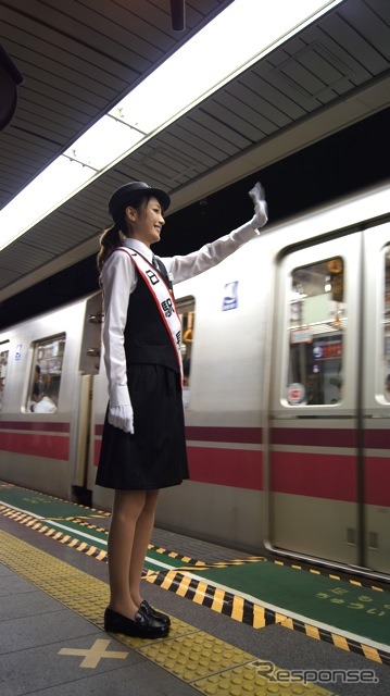 木下優樹菜（8月3日、都営大江戸線・国立競技場駅）