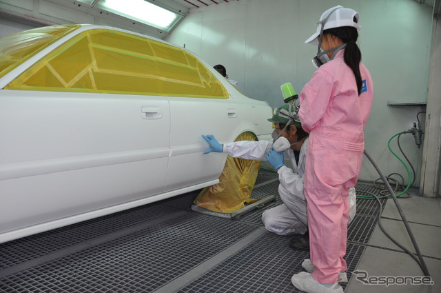 ホンダボディサービス栃木での塗装体験・工場見学のようす