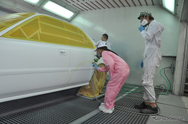 ホンダボディサービス栃木での塗装体験・工場見学のようす