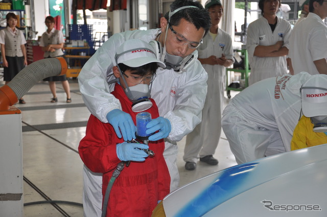 ホンダボディサービス栃木での塗装体験・工場見学のようす