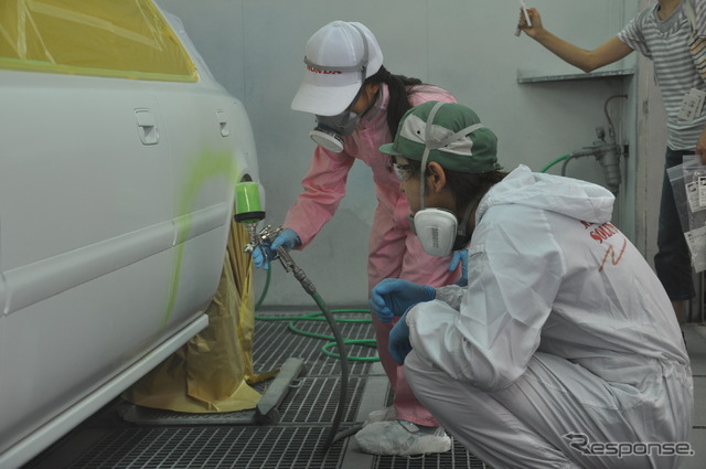 ホンダボディサービス栃木での塗装体験・工場見学のようす