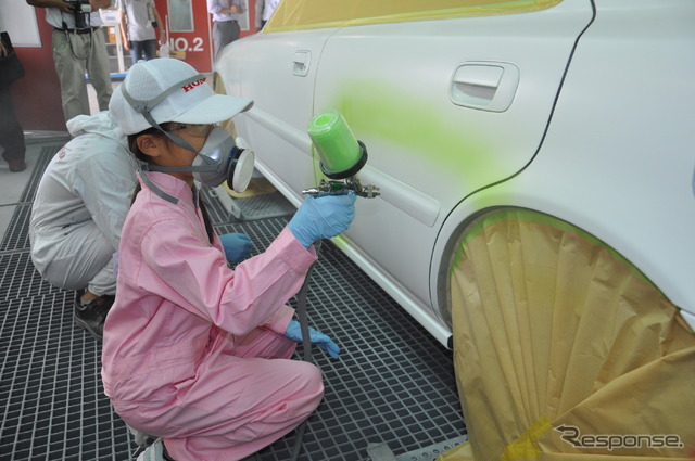 ホンダボディサービス栃木での塗装体験・工場見学のようす