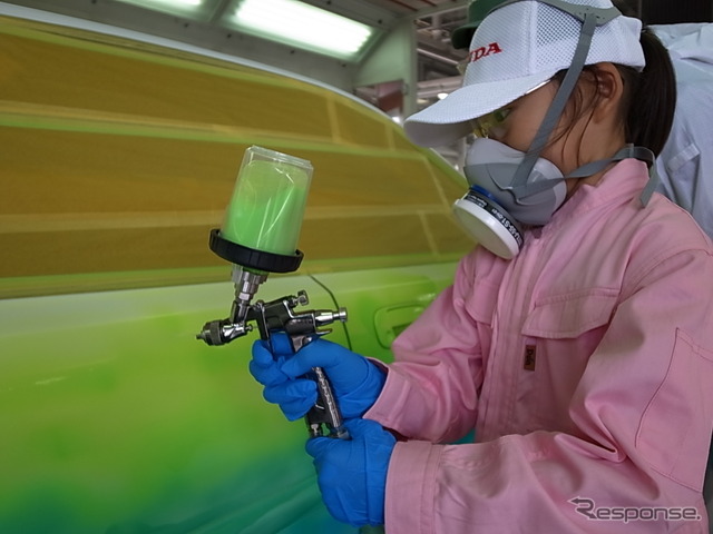 ホンダボディサービス栃木での塗装体験・工場見学のようす