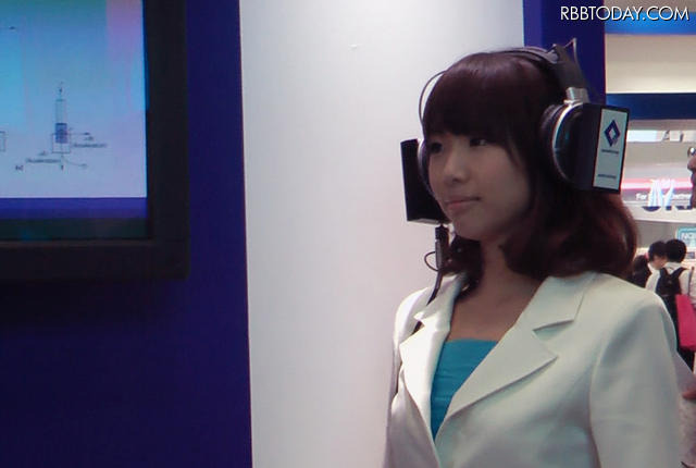 6軸センサーで人の頭の動きなどのパターンを検出して音を鳴らすデモ（CEATEC 10）